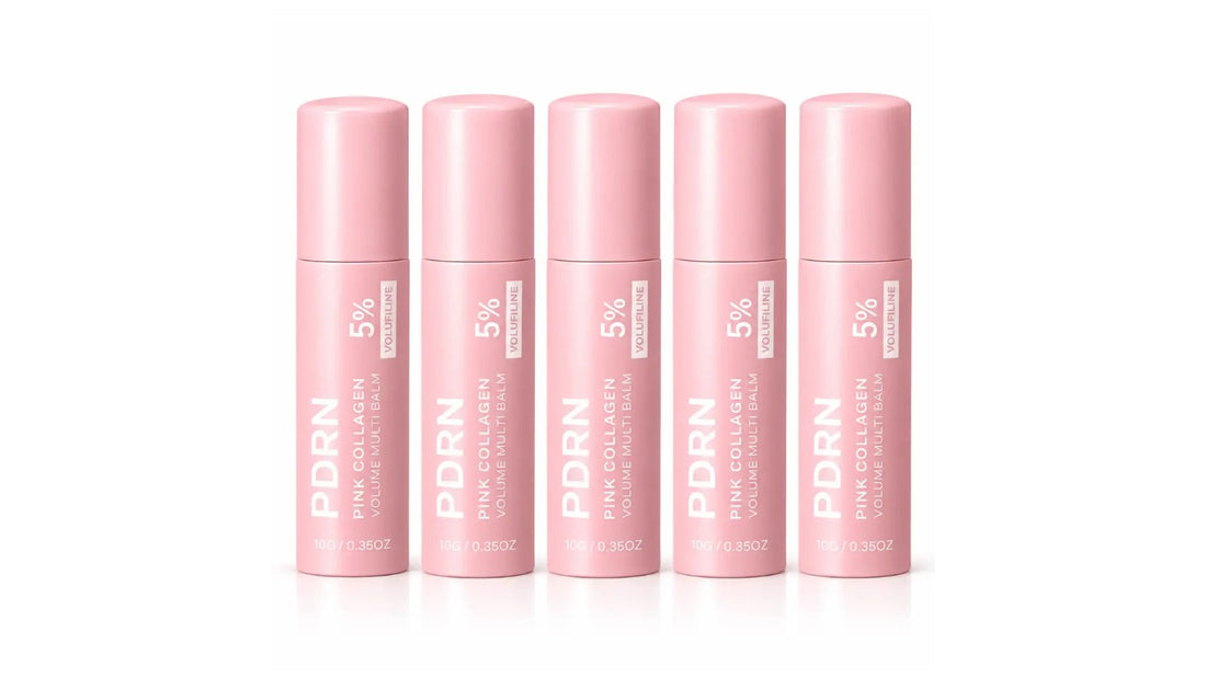 Cinq Sticks PDRN alignés, checklist pour bien choisir son stick anti-âge